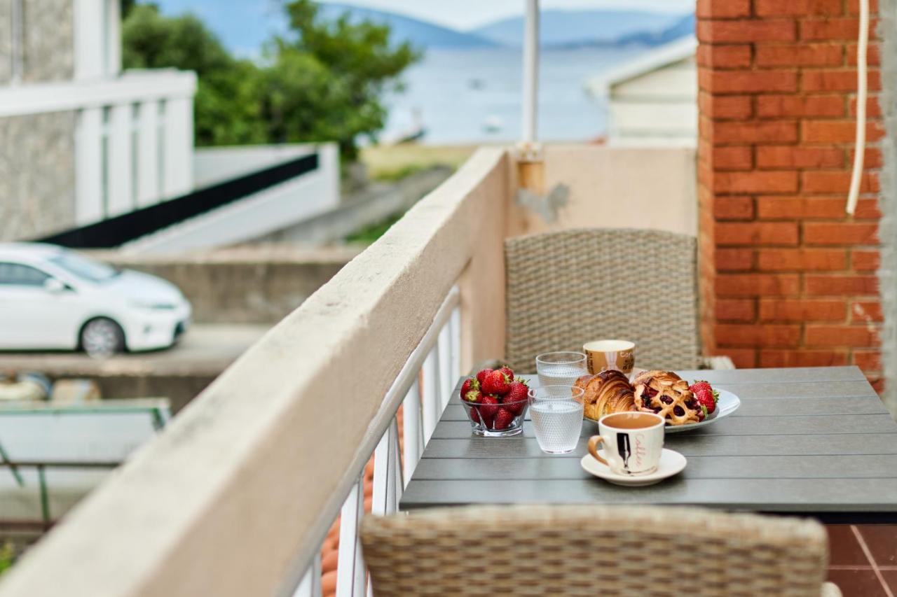 Waikiki Beach House Villa Tivat Exterior photo
