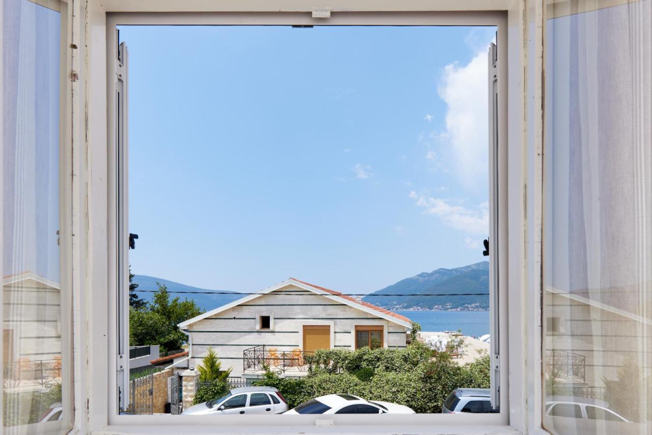 Waikiki Beach House Villa Tivat Exterior photo