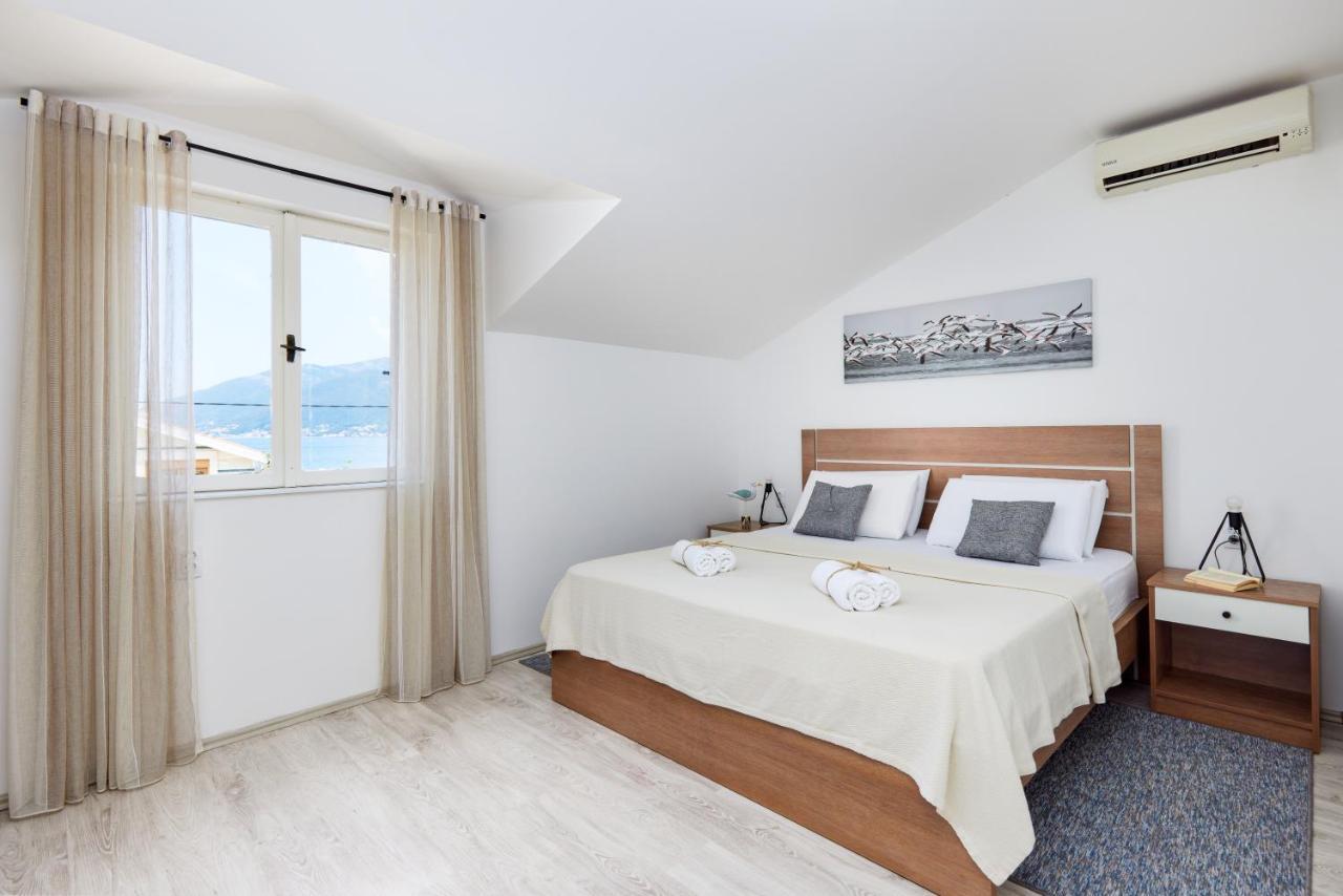 Waikiki Beach House Villa Tivat Exterior photo