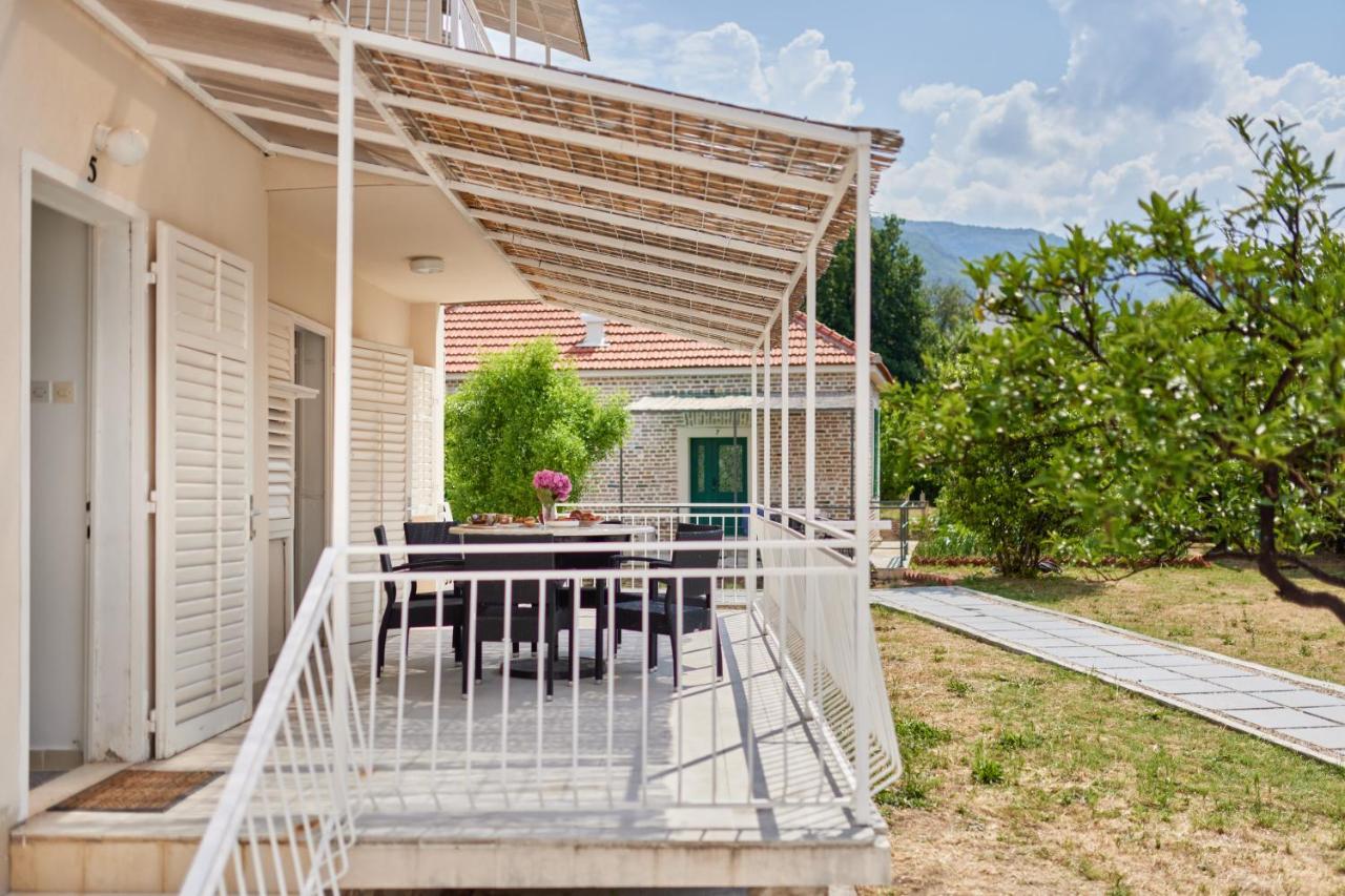 Waikiki Beach House Villa Tivat Exterior photo