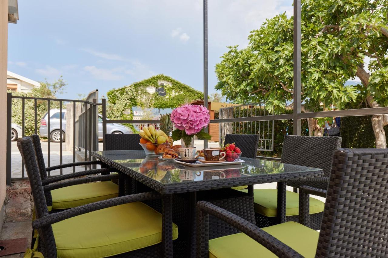 Waikiki Beach House Villa Tivat Exterior photo