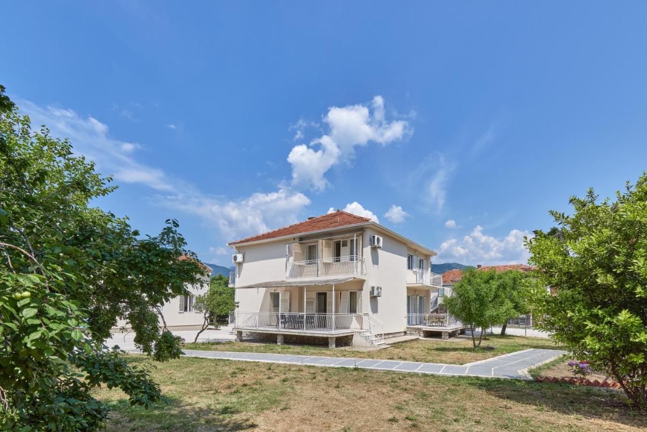 Waikiki Beach House Villa Tivat Exterior photo