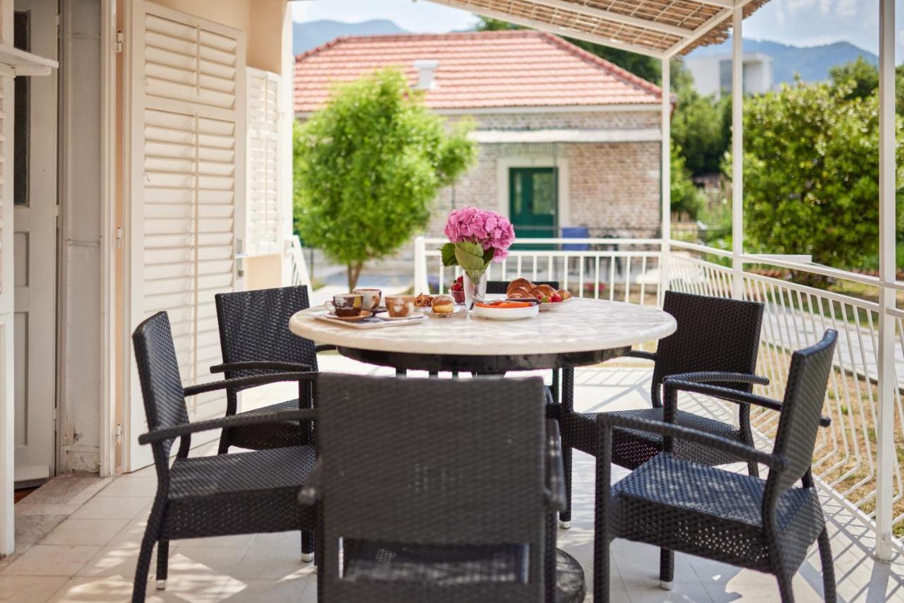 Waikiki Beach House Villa Tivat Exterior photo
