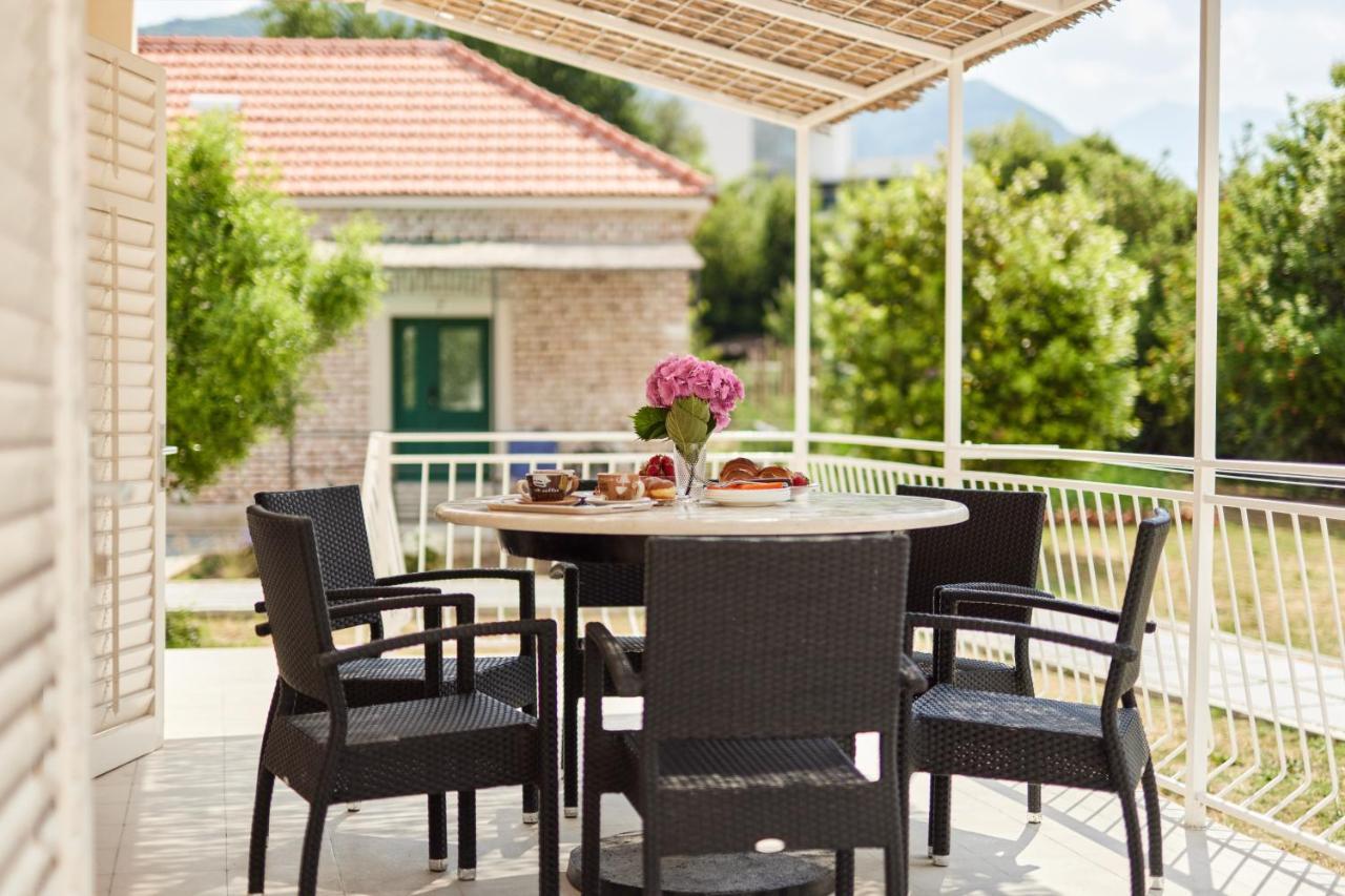 Waikiki Beach House Villa Tivat Exterior photo
