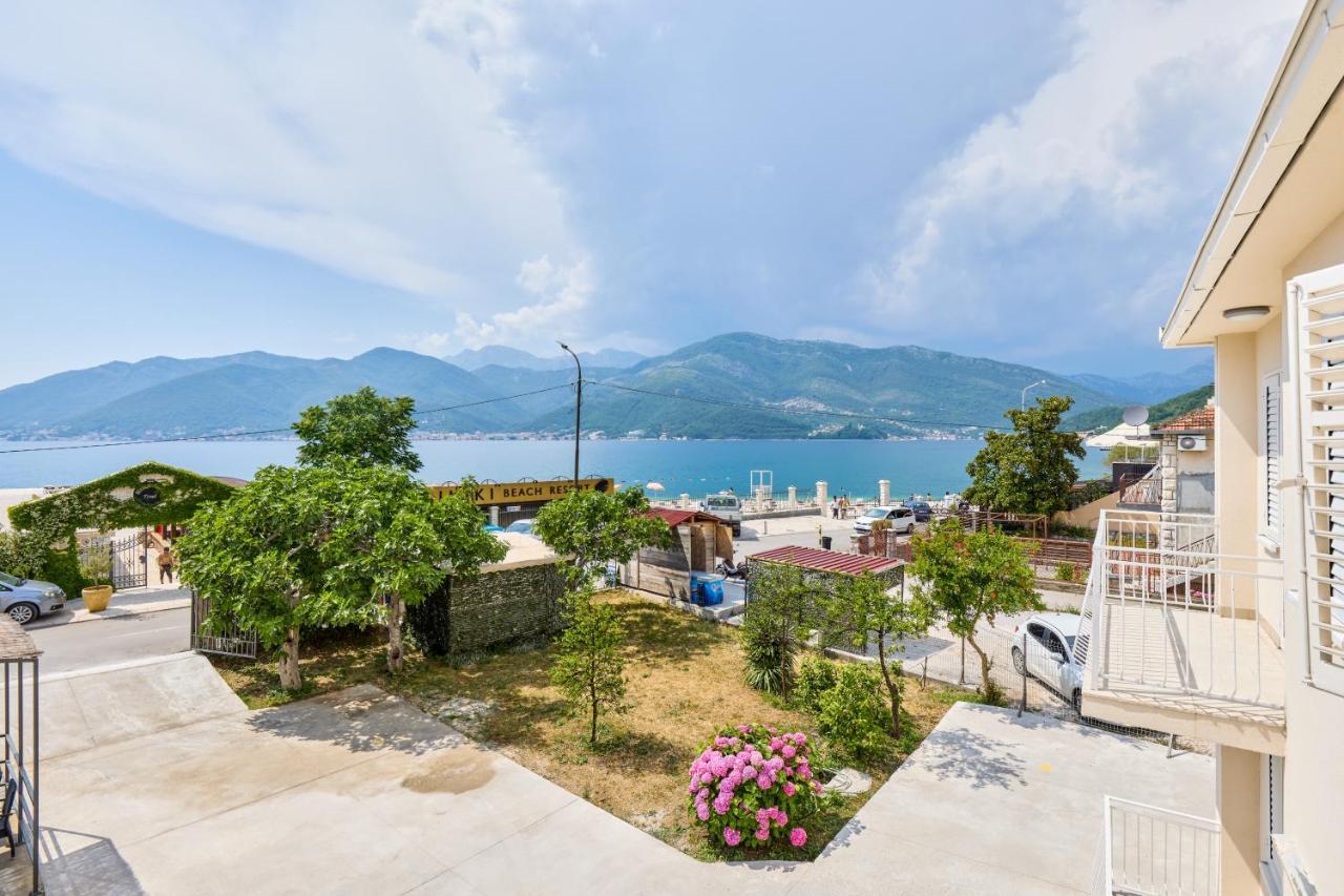 Waikiki Beach House Villa Tivat Exterior photo