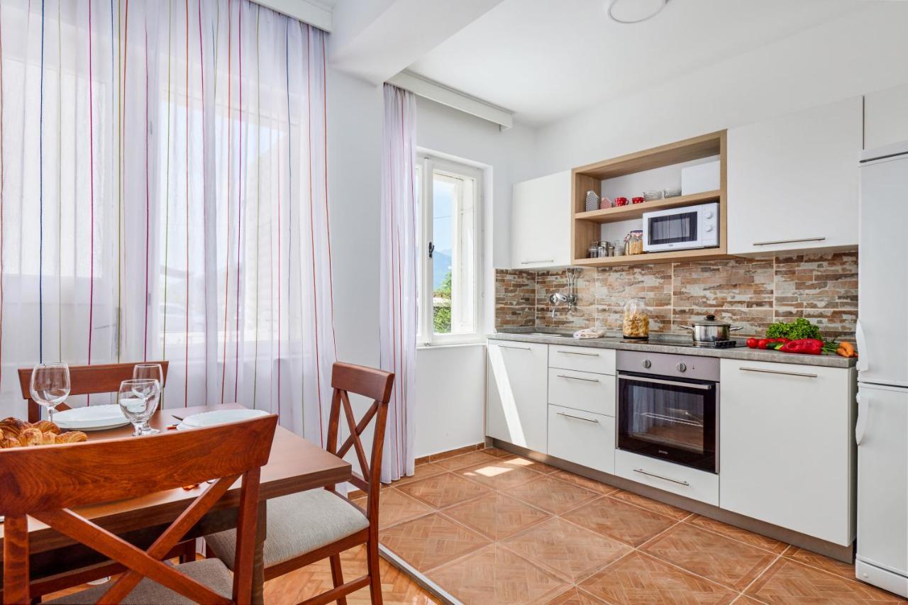 Waikiki Beach House Villa Tivat Exterior photo