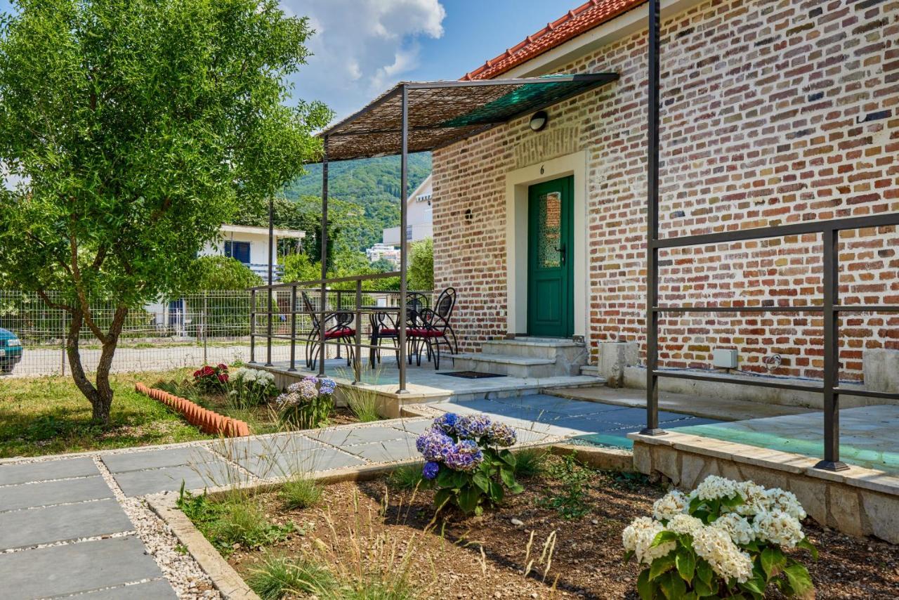 Waikiki Beach House Villa Tivat Exterior photo