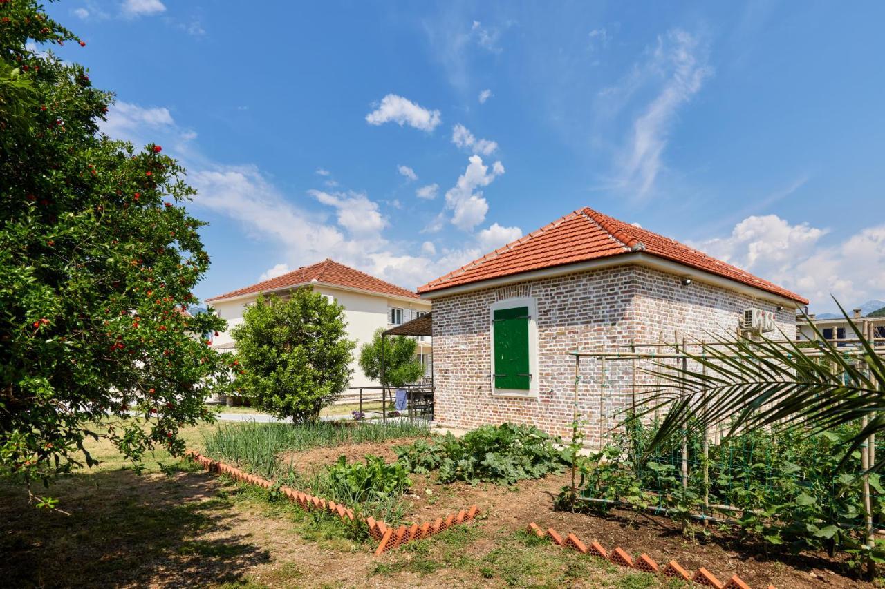 Waikiki Beach House Villa Tivat Exterior photo