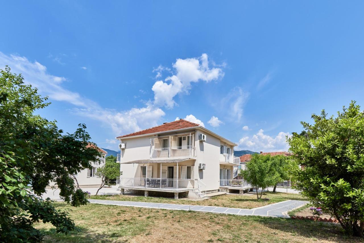 Waikiki Beach House Villa Tivat Exterior photo